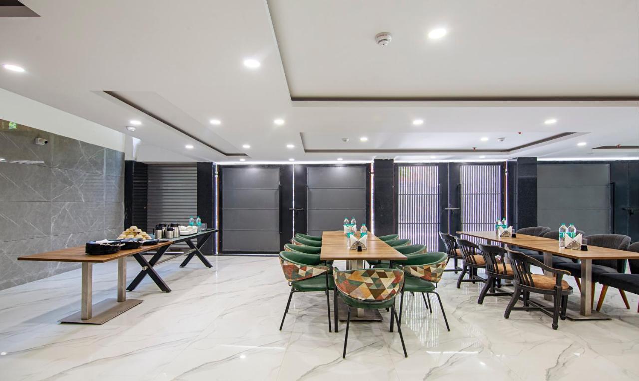 Treebo Royal Comfort New Delhi Buitenkant foto